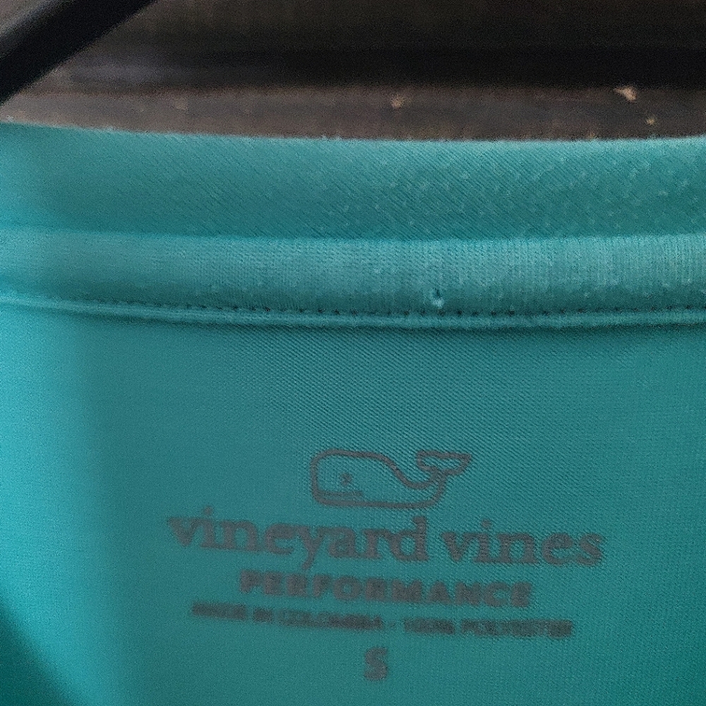 Vineyard Vines woman's performance long-sleeve - Picture 2 of 3